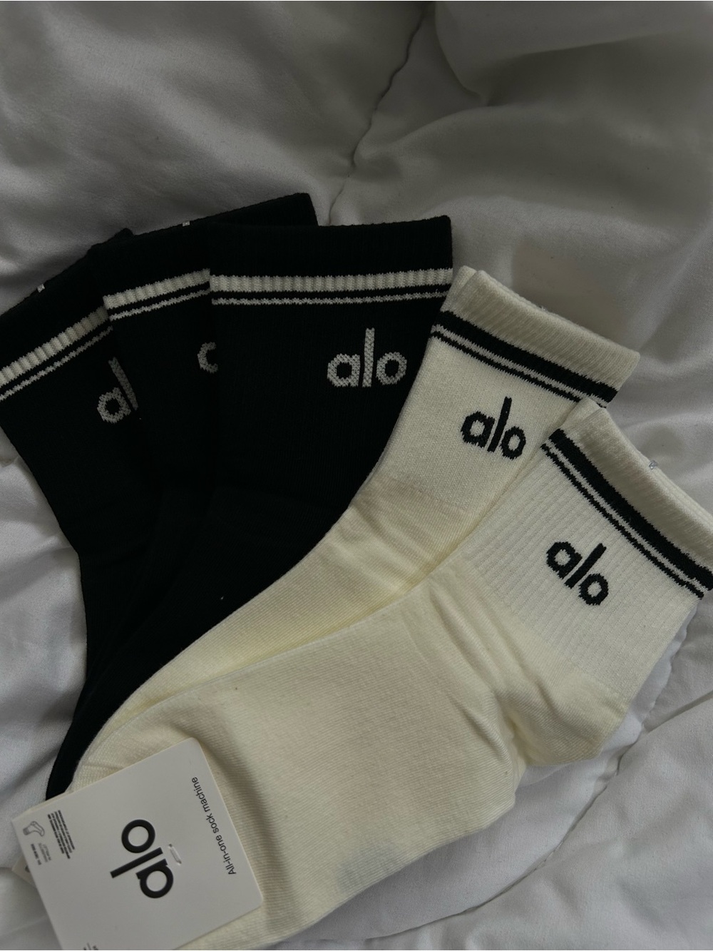 ALO Yoga Crew Socks in Black & Cream - 5 Pairs